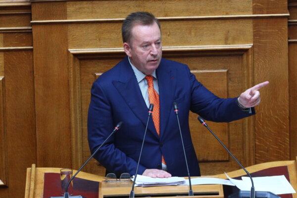 Κόκκαλης: «Τέσσερα χρόνια μετά τον σεισμό, δεκάδες οικογένειες στο Δαμάσι ζουν ακόμη σε κοντέινερ – Καμία κυβερνητική δέσμευση δεν τηρείται»