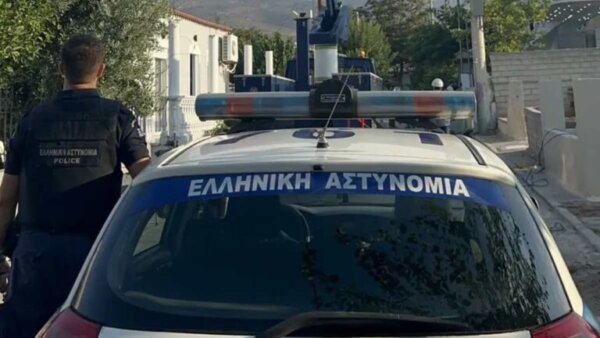 Θρίλερ με νεκρή γυναίκα στην Αθήνα: Βίντεο έχει καταγράψει τη βουτιά θανάτου της 30χρονης – Ο 45χρονος ήταν στο δωμάτιό του
