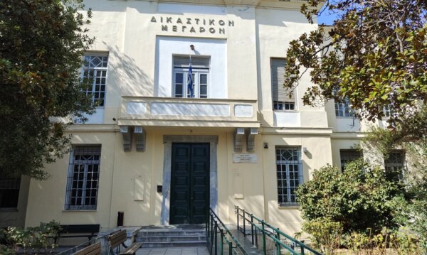 Βόλος: Στην φυλακή δύο αδέρφια που πιάστηκαν “στα πράσα” να προσπαθούν να κλέψουν – Ζήτησαν συγνώμη