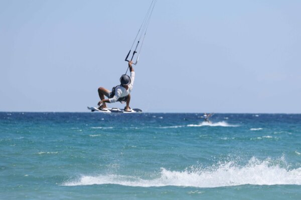 Απολαμβάνοντας το Kitesurfing στη Βελίκα… Εντυπωσιακές εικόνες