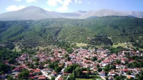 Ανάβει το Χριστουγεννιάτικο Δέντρο στην Καρυά Ολύμπου