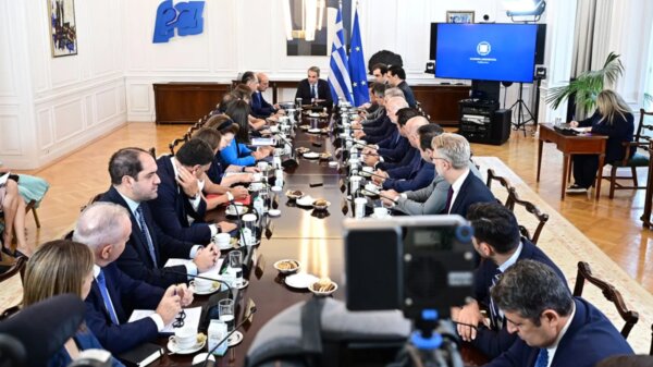 Οι αριθμοί των ανασχηματισμών Μητσοτάκη