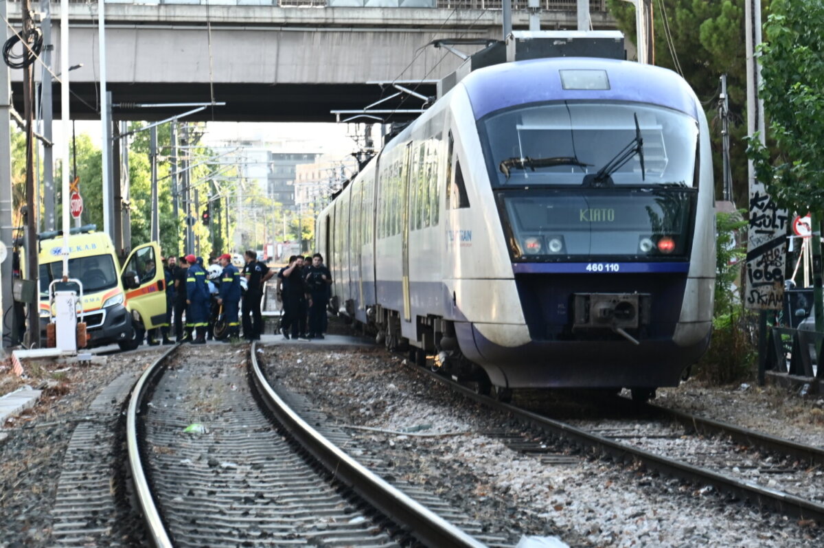 Δυστύχημα σημειώθηκε στη συμβολή της Κωνσταντινουπόλεως με την Αχιλλέως, όταν πεζός παρασύρθηκε από τρένο του προαστιακού.   Παρασκευή 5 Σεπτεμβρίου 2025  (ΚΩΣΤΑΣ ΤΖΟΥΜΑΣ / EUROKINISSI)