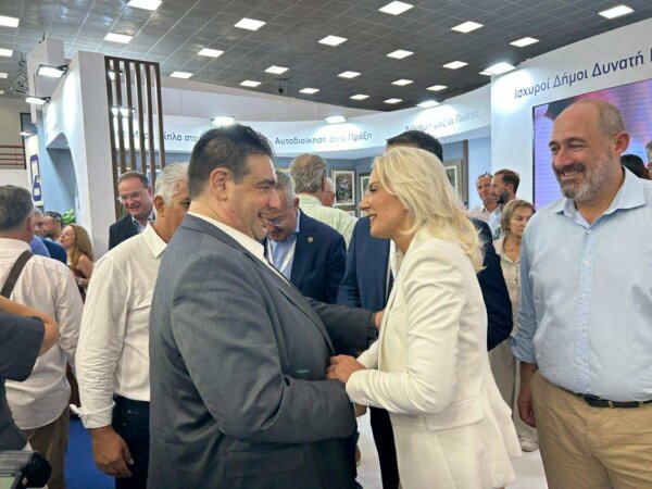 Τετ α τετ Ρένας – Λιβάνιου…