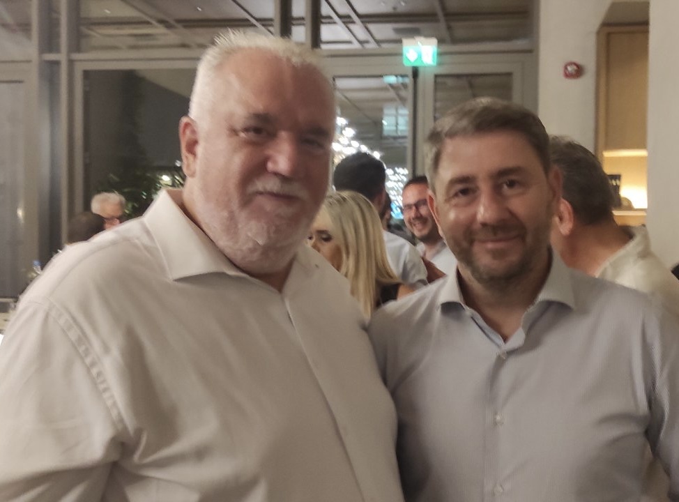 Ο Πρόεδρος του ΠΑΣΟΚ, Νίκος Ανδρουλάκης με τον εκδότη της larissanet, Χρήστο Μπεχλιβάνο