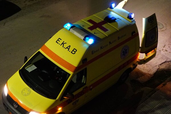 Λάρισα: Περιστατικά μέθης νεαρών κινητοποίησαν το ΕΚΑΒ