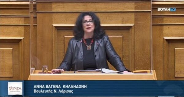 Άννα Βαγενά: «Πόθεν Έσχες πολιτικών να ζαλίζεσαι»