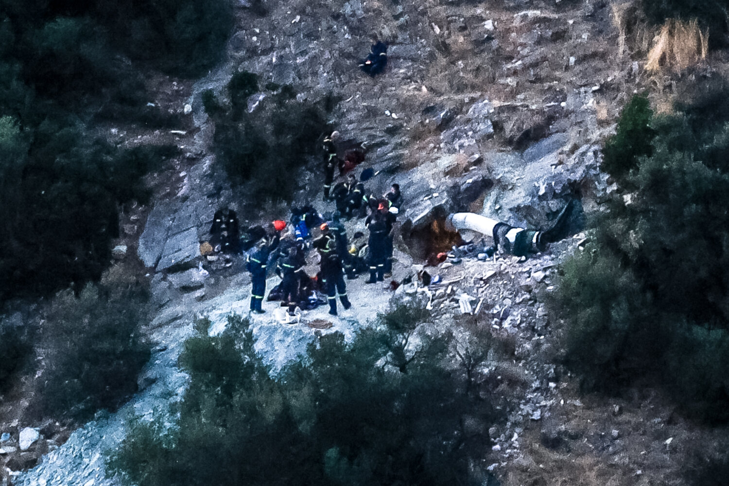 ΕΠΙΧΕΙΡΗΣΗ ΑΠΕΓΚΛΩΒΙΣΜΟΥ ΚΑΙ ΔΙΑΣΩΣΗΣ ΤΗΣ ΕΜΑΚ ΓΙΑ ΜΕΛΟΣ ΟΜΑΔΑΣ ΠΟΥ ΕΓΚΛΩΒΙΣΤΗΚΕ ΨΑΧΝΟΝΤΑΣ ΓΙΑ ΛΙΡΕΣ ΣΕ ΣΠΗΛΙΑ ΣΤΗ ΠΕΡΙΟΧΗ ΓΟΝΩΝ ΣΤΗ ΛΑΡΙΣΑ  (EUROKINISSI)