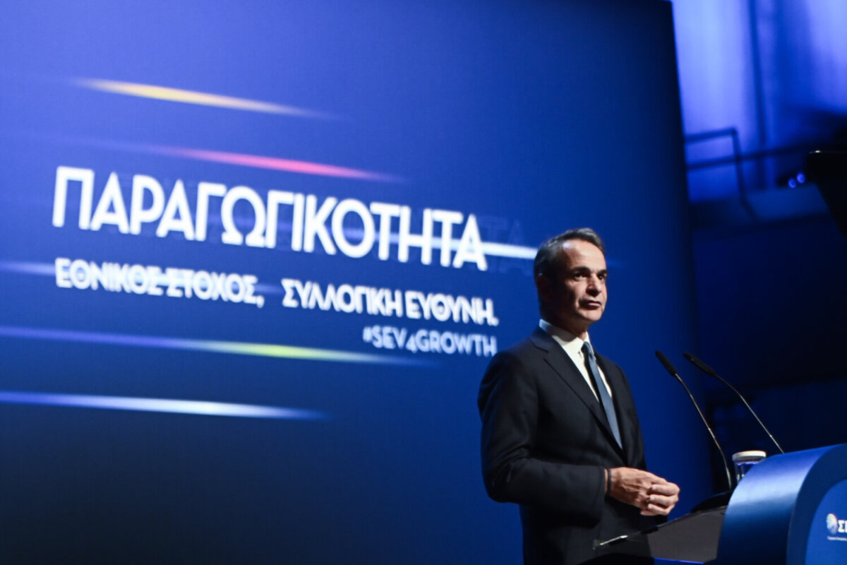 Ανοιχτή Εκδήλωση της Ετήσιας Γενικής Συνέλευσης του Συνδέσμου Επιχειρήσεων και Βιομηχανιών (ΣΕΒ), στο Μέγαρο Μουσικής Αθηνών, Τρίτη 7 Οκτωβρίου 2025. Στην εκδήλωση που είχε κεντρικό μήνυμα "Παραγωγικότητα. Εθνικός Στόχος, Συλλογική Ευθύνη" επίτιμος καλεσμένος ήταν ο Dr Joachim Nagel, Πρόεδρος της Ομοσπονδιακής Τράπεζας της Γερμανίας και μέλος του Γενικού Συμβουλίου της Ευρωπαϊκής Κεντρικής Τράπεζας ενώ ομιλίες πραγματοποίησαν ο Πρωθυπουργός Κυριάκος Μητσοτάκης και ο Πρόεδρος Δ.Σ. του ΣΕΒ Σπύρος Θεοδωρόπουλος.  (ΚΩΣΤΑΣ ΤΖΟΥΜΑΣ/EUROKINISSI)