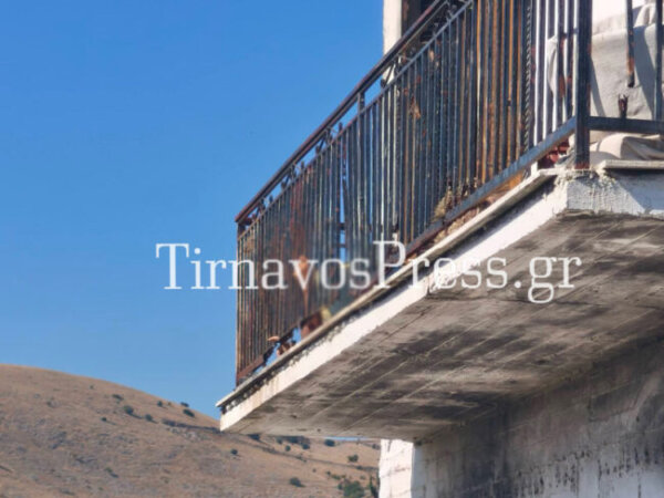 Σοκ στον Τύρναβο: 62χρονος βρέθηκε νεκρός στο μπαλκόνι του σπιτιού του