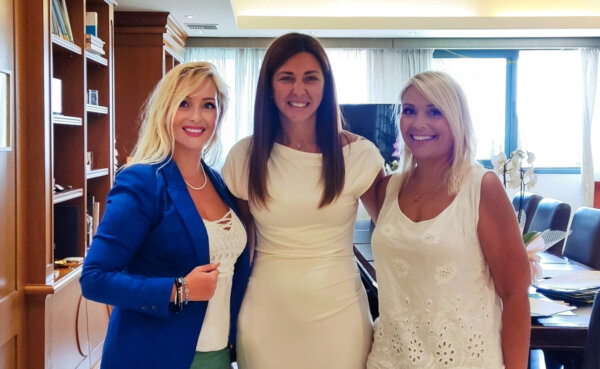 Με την Υπουργό Παιδείας Σοφ. Ζαχαράκη η Διδάκτωρ Αθ. Σταματοπούλου και η Υποψήφια Διδάκτωρ Ελ. Σταματοπούλου