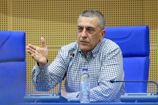 «Μάλλον περίσσευε ο Περιφερειάρχης» – Αιχμές Κουρέτα για την εκδήλωση της Ένωσης Ελλήνων Εφοπλιστών