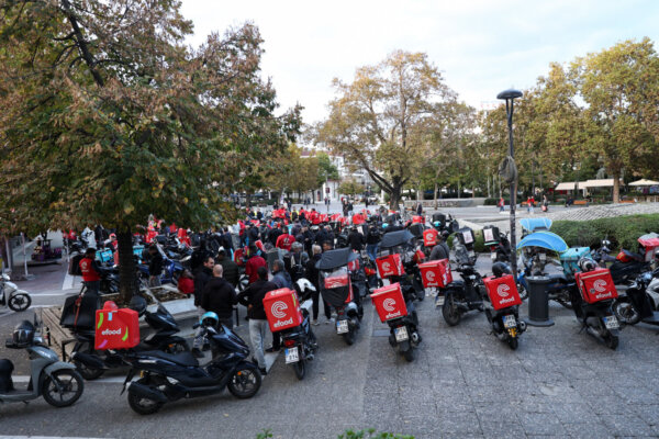 ΕΚΛ και Συνδικάτο Επισιτισμού στηρίζουν τις κινητοποιήσεις των διανομέων στις πλατφόρμες