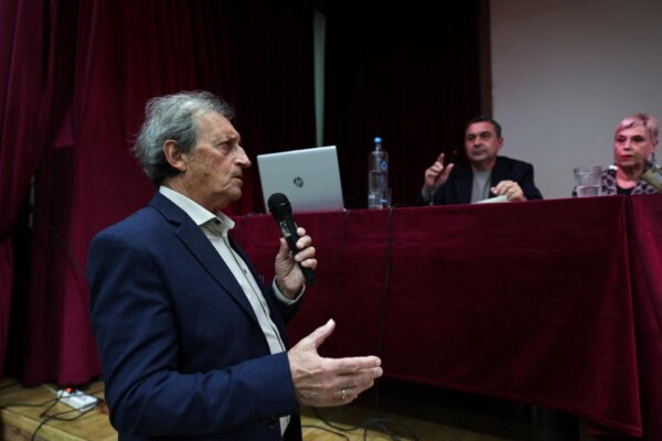 Η «σιωπηλή κοιλάδα» μίλησε σε όλους μας – Μεγάλη συμμετοχή στην παρουσίαση του βιβλίου του Ζήση Αργυρόπουλου (φωτ.)