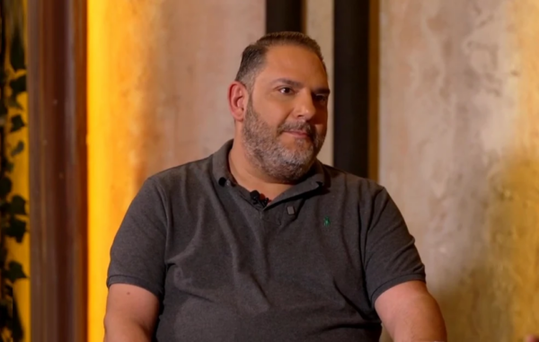 Στέλιος Διονυσίου: «Το καζίνο μού έκλεισε το σπίτι» – Οι εξομολογήσεις για τον πατέρα του, τη «χρυσή» δεκαετία και τα πάθη του