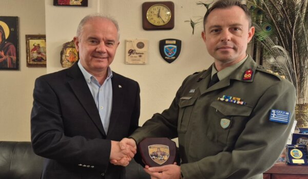 Επίσκεψη του Διοικητή της 361 ΠΑΠ στον Δήμαρχο Τεμπών