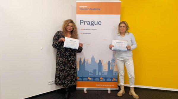 Εκπαιδευτικοί του 16ου Δημοτικού σχολείου Λάρισας σε επιμορφωτικό σεμινάριο στην Πράγα (φωτ.)