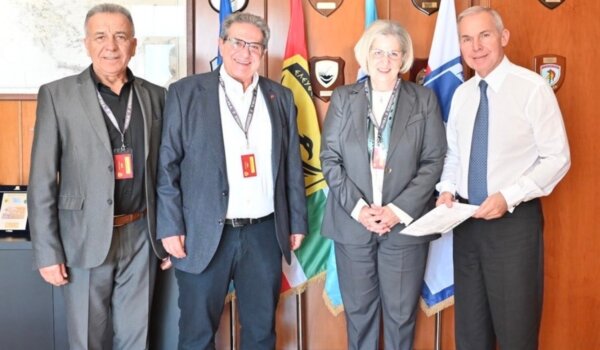 Με τον Υφυπουργό Εθνικής Άμυνας Αθ. Δαβάκη συναντήθηκε ο Δήμαρχος Φαρσάλων Μάκης Εσκίογλου για την 61 ΜΕ