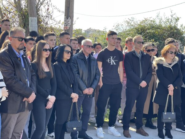 Ονοματοδοσία οδού στη μνήμη της Βάγιας Μπλέκα – Καρακώστα έξω από το Γενικό Λύκειο Τυρνάβου