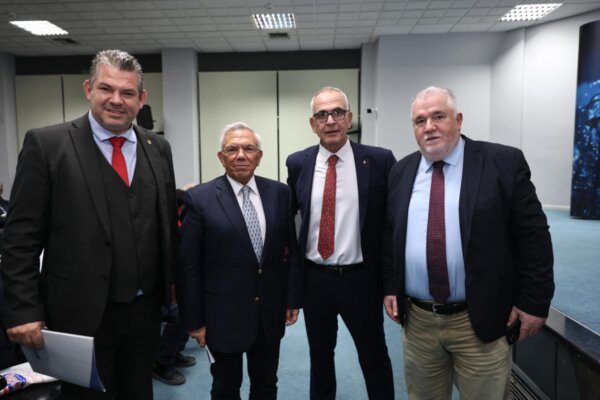 Εικόνες από την παρουσίαση του βιβλίου του Γ. Βαληνάκη στη ΔΕΥΑΛ