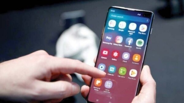 Πως ενημερώνονται οι πολίτες – Τι επιλέγουν οι νέοι στα social media