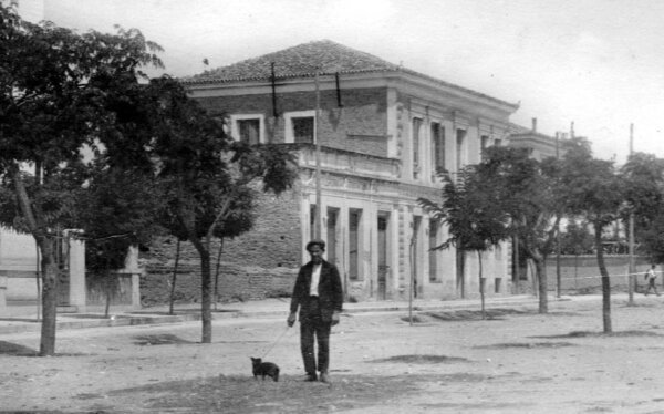 Πώς θα ήταν η ζωή στη Λάρισα το 1915… Το φωτογραφικό στιγμιότυπο «ζωντανεύει» με τη βοήθεια του A.I. (βίντεο)