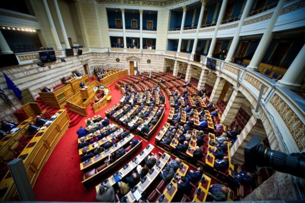 Ποιοί ακούγονται για τις θέσεις Τσιάρα και Κεφαλογιάννη – Στις 12.30 οι ανακοινώσεις