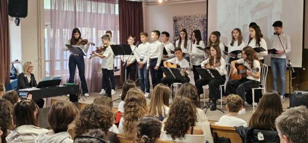 Εκδήλωση τιμής για την εξέγερση του Πολυτεχνείου στο Πρότυπο Γυμνάσιο Λάρισας