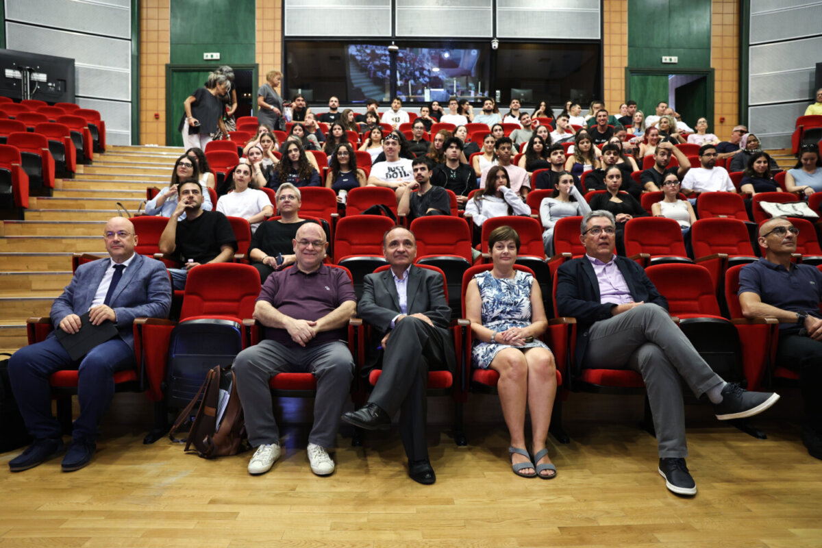Στιγμιότυπο από το Open Day του Αγγλόφωνου Τμήματος της Ιατρικής του Πανεπιστημίου Θεσσαλίας στο Αμφιθέατρο «Ιπποκράτης» στη Βιόπολη Λάρισας (24 Σεπτεμβρίου 2025)
