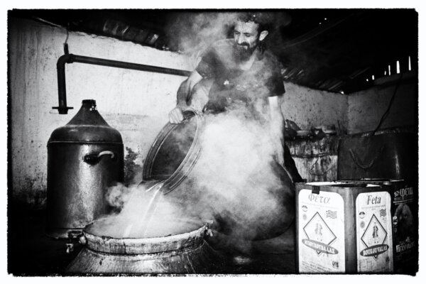 Η τέχνη της απόσταξης (φωτ.)