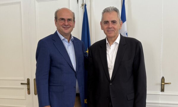 Ο Μάξιμος ως χρήσιμος δίαυλος στο Μαξίμου