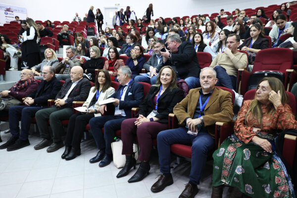 Ξεκίνησε το 4ο Πανελλήνιο Επιστημονικό Συνέδριο Φοιτητών Νοσηλευτικής – Φοιτητές από όλη τη χώρα στη Λάρισα (φωτ. & βίντεο)