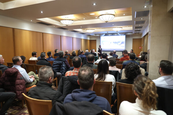 Ενημερώθηκαν για τα προγράμματα «Επιχειρώ έξυπνα» και «Αναπτύσσομαι έξυπνα» (φωτ. & βίντεο)