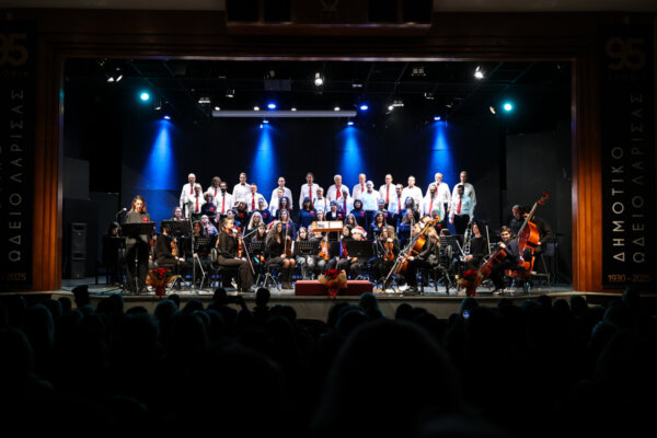 «Γιορτινά τραγούδια» από τη Μικτή χορωδία του Μουσικού Συλλόγου Λάρισας (φωτ. & βίντεο)