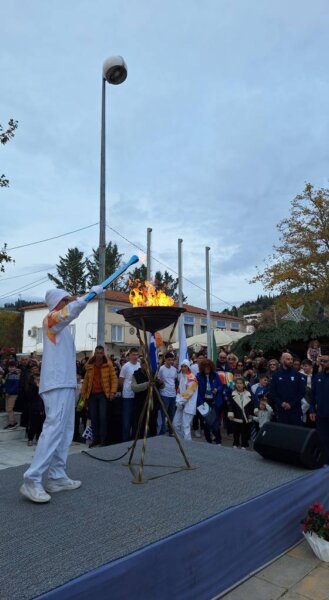 Η Ελασσόνα υποδέχθηκε την Ολυμπιακή Φλόγα με λαμπρότητα και συγκίνηση – Δείτε εικόνες από την ιστορική ημέρα