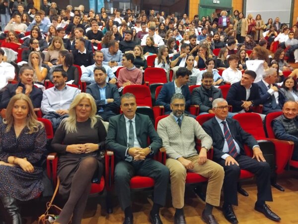 Συγκίνηση και υπερηφάνεια στη Γιορτή της Λευκής Ποδιάς του Τμήματος Ιατρικής (φωτ. & βίντεο)