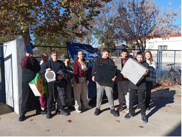 Δράση ανακύκλωσης ηλεκτρικών και ηλεκτρονικών συσκευών στο Γυμνάσιο Πλατυκάμπου (φωτ.)