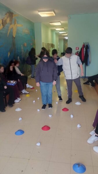 Βιωματικές και καλλιτεχνικές δράσεις στο 6ο Γυμνάσιο Λάρισας με αφορμή την Παγκόσμια Ημέρα Ατόμων με Αναπηρία