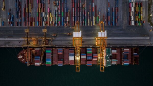 «Καλπάζουν» οι εξαγωγές τροφίμων