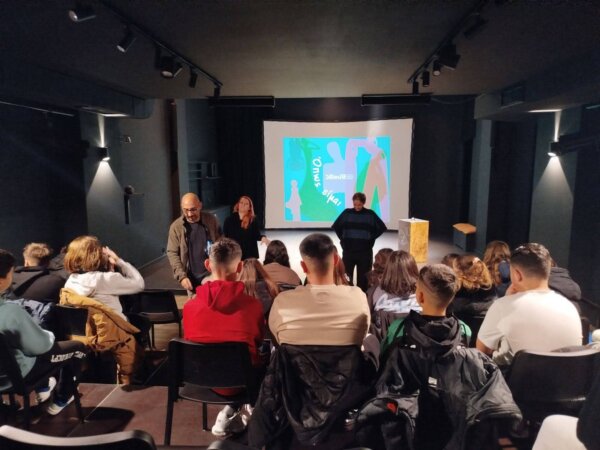 Μαθητές του 11ου Γυμνασίου Λάρισας σε θεατροπαιδαγωγικό πρόγραμμα