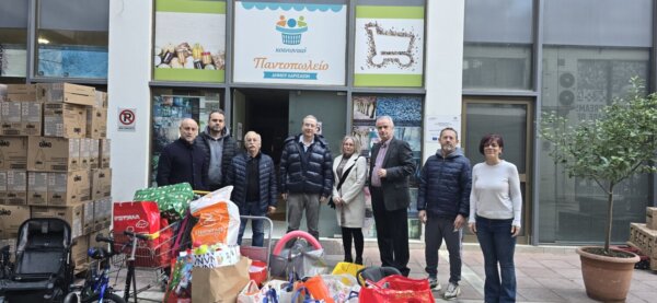 Ο Εξωραϊστικός Πολιτιστικός Σύλλογος Νέας Πολιτείας «ΟΙ ΑΜΥΓΔΑΛΙΕΣ» πρόσφερε παιχνίδια στο Κοινωνικό Παντοπωλείο Δ. Λαρισαίων