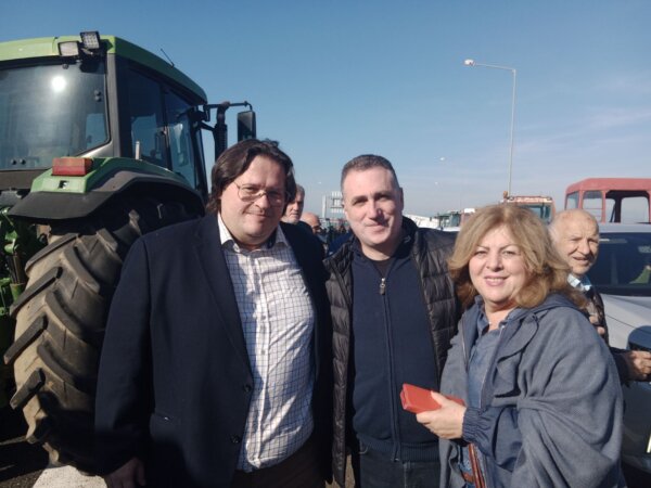 Θωμάς Παπαλιάγκας στο πλευρό του Νίκου Ανδρουλάκη στα μπλόκα: Η κυβέρνηση επιδιώκει να στιγματίσει τον αγώνα των αγροτών με προβοκάτσιες