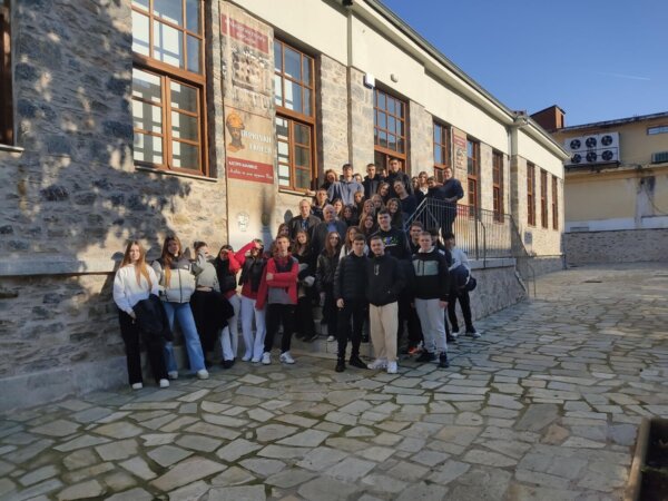 Το 14ο Λύκειο Λάρισας ευχαριστεί…