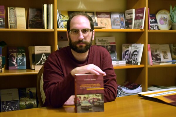 Αντώνης Χαριστός (συγγραφέας): «Ο μικροαστισμός της δεκαετίας του ’80 συνεχίζει να καθορίζει τον δημόσιο λόγο»