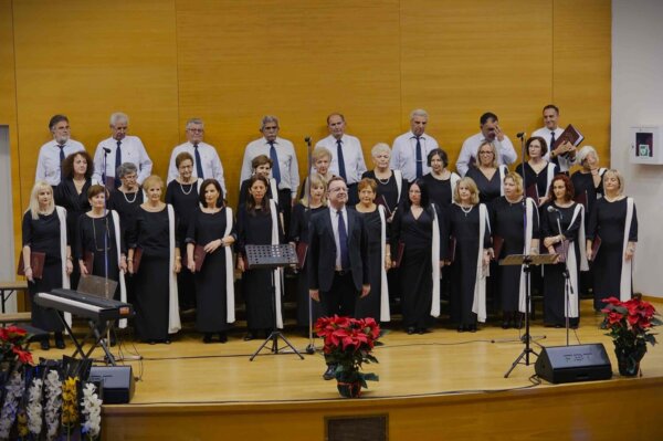 Εξαιρετική εμφάνιση στη Χαλκίδα για τη Δημοτική Χορωδία Φαρσάλων (φωτ.)