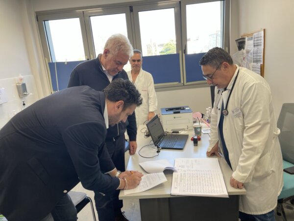 Παράδοση – Παραλαβή Βιοχημικού Αναλυτή στο Κέντρο Υγείας Τυρνάβου