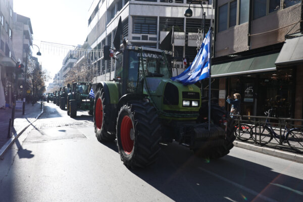 Τέλος στα μπλόκα, όχι και στον αγώνα – Μπαίνουν στη Λάρισα σήμερα τα τρακτέρ