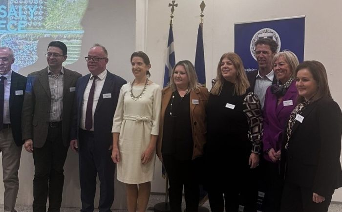 Από αριστερά ο Επικεφαλής ΟΕΥ της Πρεσβείας κ. Τζανέτος Καραντζής, ο κ. Χρήστος Γκαγκούδης, Μαέστρος ελληνικής χορωδίας Βρυξελλών, ο Πρόεδρος του Εμπορικού Επιμελητηρίου Λάρισας κ. Χρήστος Γιακουβής, η Πρέσβυς της Ελλάδας στο Βέλγιο κ. Σοφία Γραμματά, η Αντιπεριφερειάρχης Τουρισμού Θεσσαλίας κ. Ανστασία Αδαμοπούλου, η προϊσταμένη του ΕΟΤ Benelux κ. Νικολέττα Νικολοπούλου, ο κ. Δημήτρης Μπίλας επιτόπιο προσωπικό ΕΟΤ Benelux, η κ. Géraldine Demaeseneer, B2B Business Developer του αεροδρομίου Charleroi, η κ. Θέκλα Καμμένου μέλος του Εμπορικού Επιμελητηρίου Μαγνησίας.