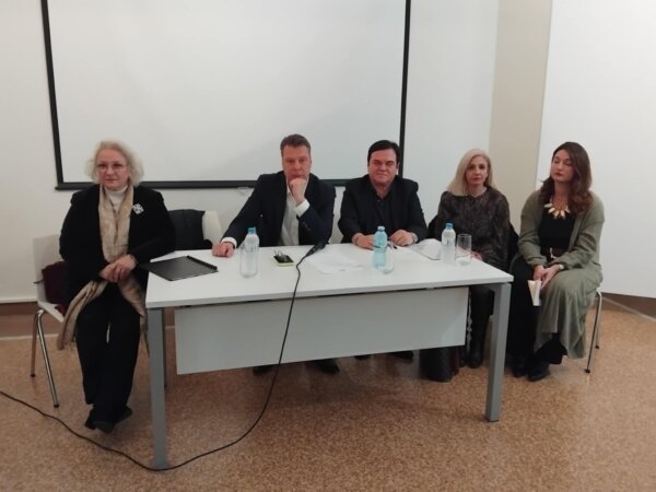 Παρουσιάστηκε στη Λάρισα η νέα ποιητική συλλογή του Δημήτρη Π. Κρανιώτη (φωτ.)