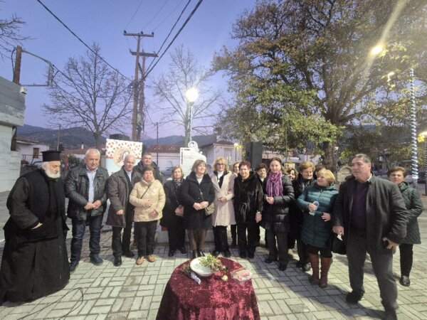 Αποκαλύφθηκε στο Συκούριο το μνημείο αφιερωμένο στη Μάνα (φωτ.)